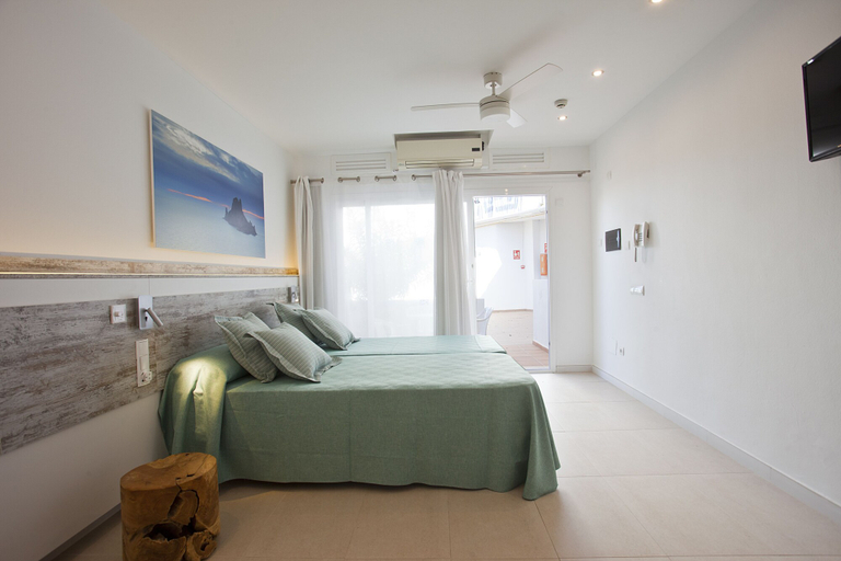 Bedroom 3, Playa Bella Beach Apartments, Baleares