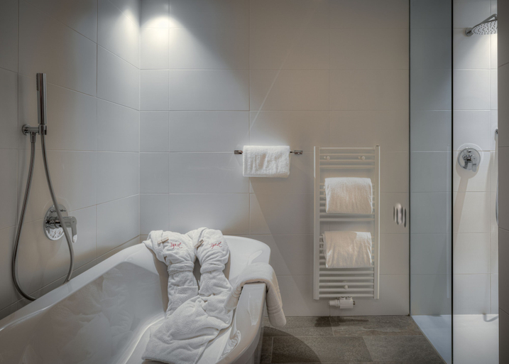 Bathroom 5, Il Tyrol, Bolzano