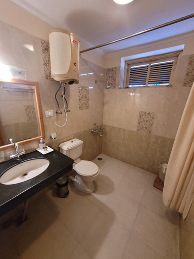 Bathroom 4, Gezellig Inn - Golden Apple, Kullu