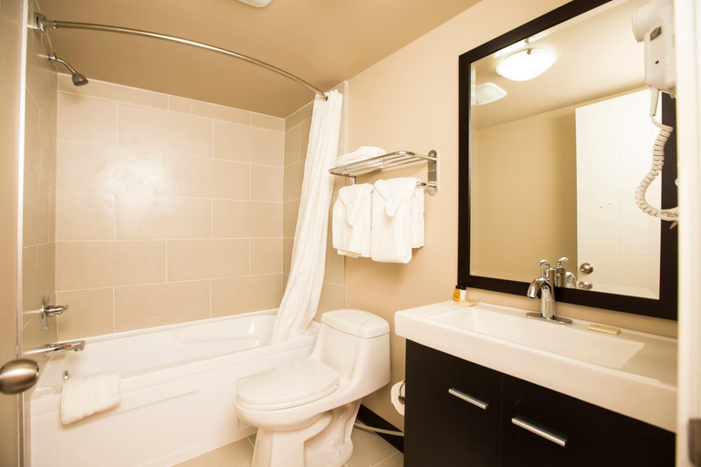 Bathroom 4, Royal Lodge, Division No. 11