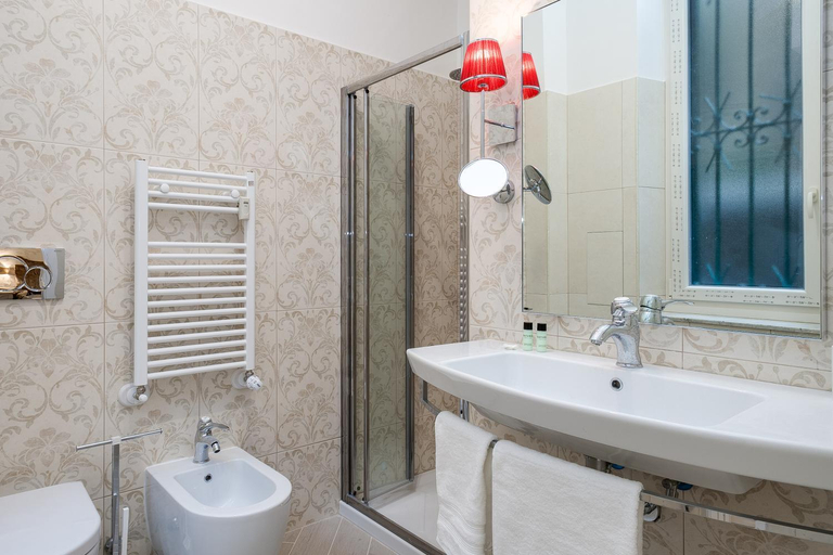 Bathroom 3, Prime Vatican Suites, Rome