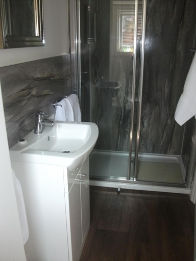 Bathroom 3, The Trusty Servant, Hampshire