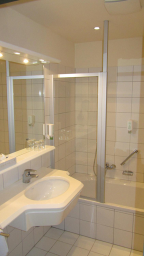 Bathroom 3, Hotel Schone Aussicht, Salzburg