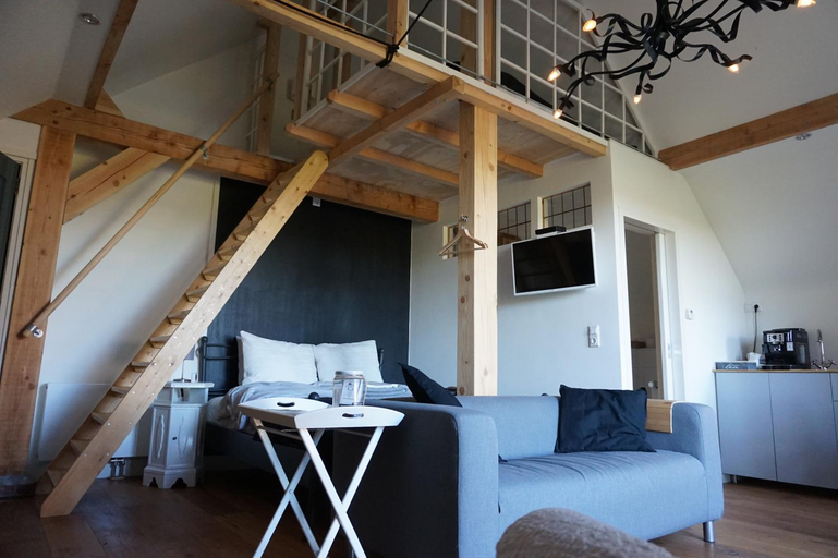 Others 3, Casaprisco, Putten