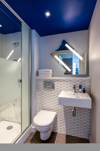 Bathroom 5, Ibis budget Paris Clichy Mairie, Hauts-de-Seine
