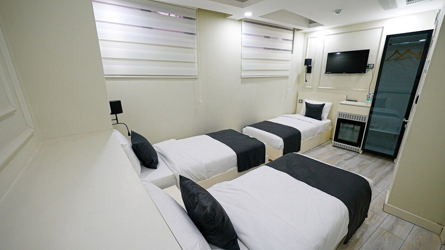 Others 2, Mitra Otel, Merkez