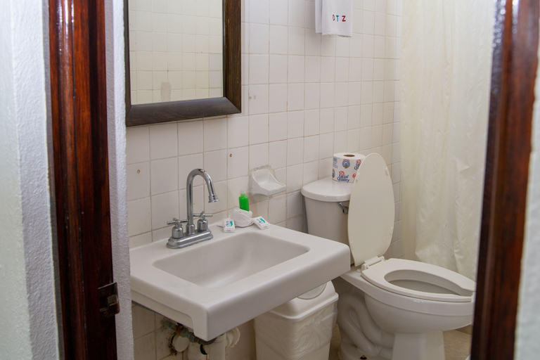 Bathroom 4, Hotel Zihua Caracol, José Azueta