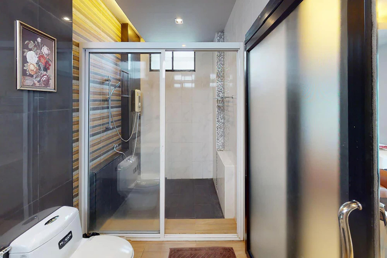 Bathroom 4, Nutchana Hill Boutique Hotel, Hat Yai