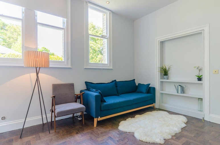 Others 3, Victorian Classroom Flat in converted school-house, Cornwall