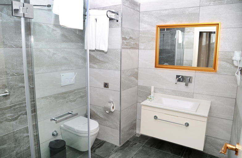 Bathroom 3, Kubaliç Hotel, Gülyalı