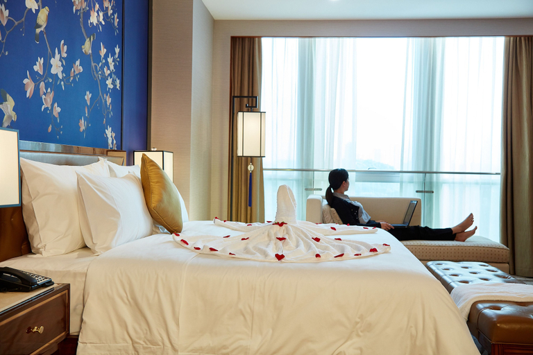 Bedroom 3, The Thousand Lantern Lake Hotel, Foshan