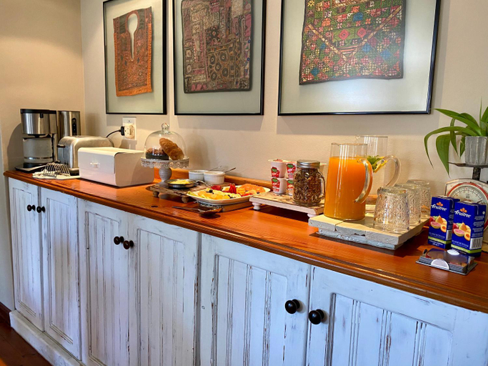 Food & Drinks
