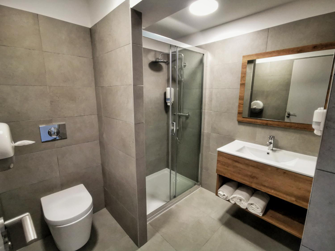 Bathroom 3, Ustaria, Corse-du-Sud