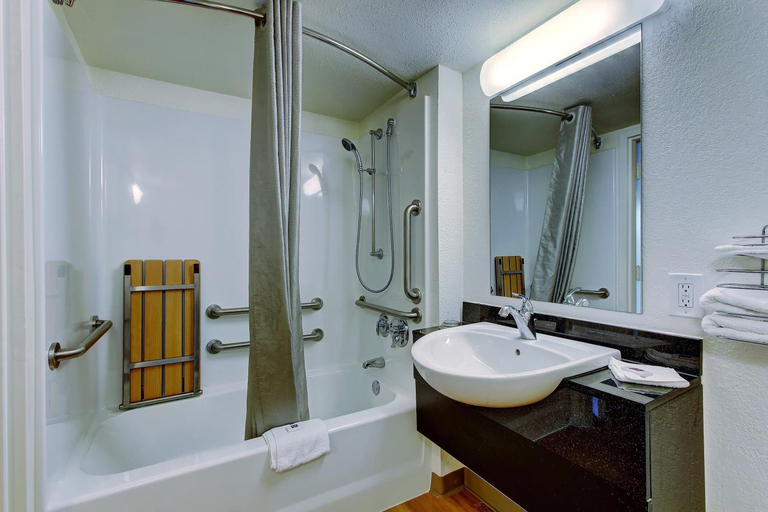 Bathroom 3, Motel 6 York, PA - North, York