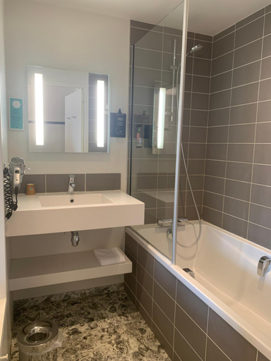 Bathroom 4, ibis Styles Lorient Caudan, Morbihan