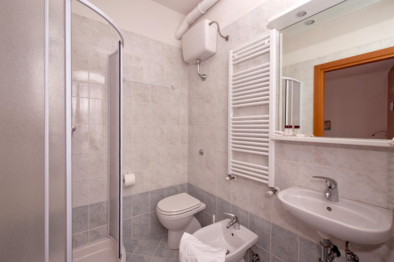 Bathroom 5, GH Hotel Piaz, Trento
