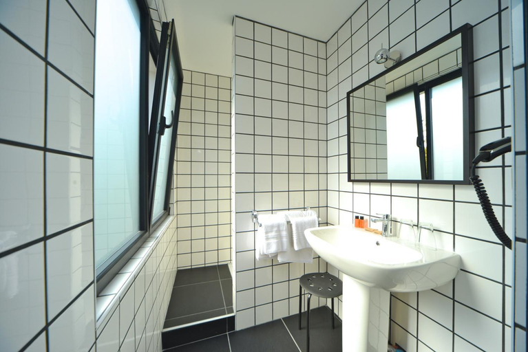 Bathroom 4, Logis Hotel la Mire, Cher