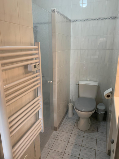Bathroom 4, Le Saint-Hilaire, Isère