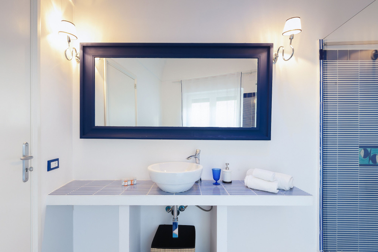 Bathroom, Boutique Suite in Piazzetta, Napoli
