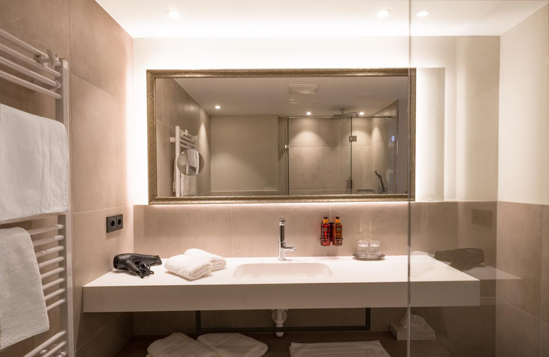 Bathroom 2, VIER Studios & Restaurant, Imst