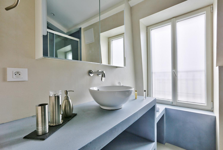 Bathroom 2, Le Clos de l'Olivier, Paris
