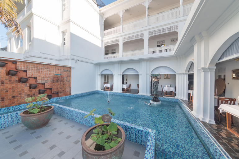 Exterior & Views 18