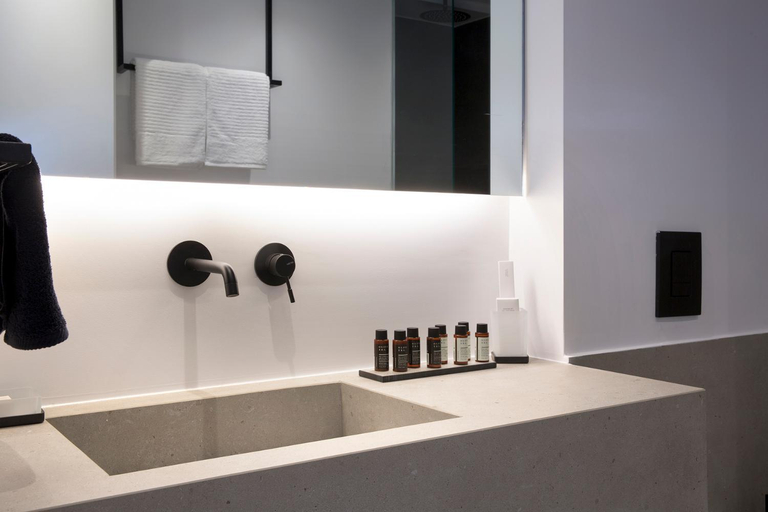 Bathroom 4, The Alex Monte Kastella, Attica