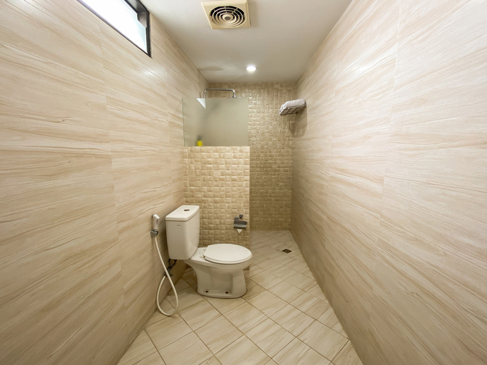 Bathroom 5, Hotel Alia Heritage Pasar Baru, Central Jakarta