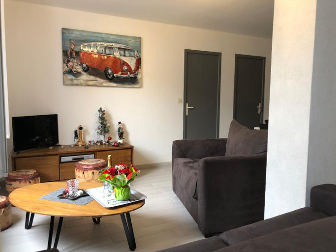 Shared lounge/TV area 4, LES APPART's DES THERMES, Charente-Maritime