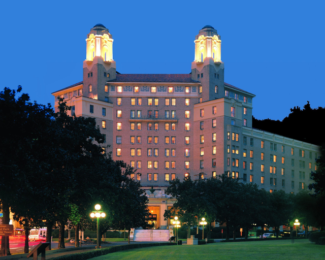 Arlington Resort Hotel and Spa, Garland