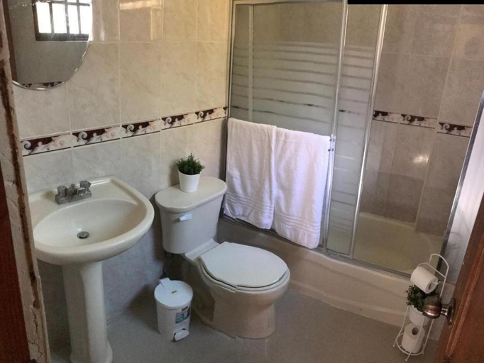 Bathroom 2, Hostal Bella Epoca, Distrito Nacional