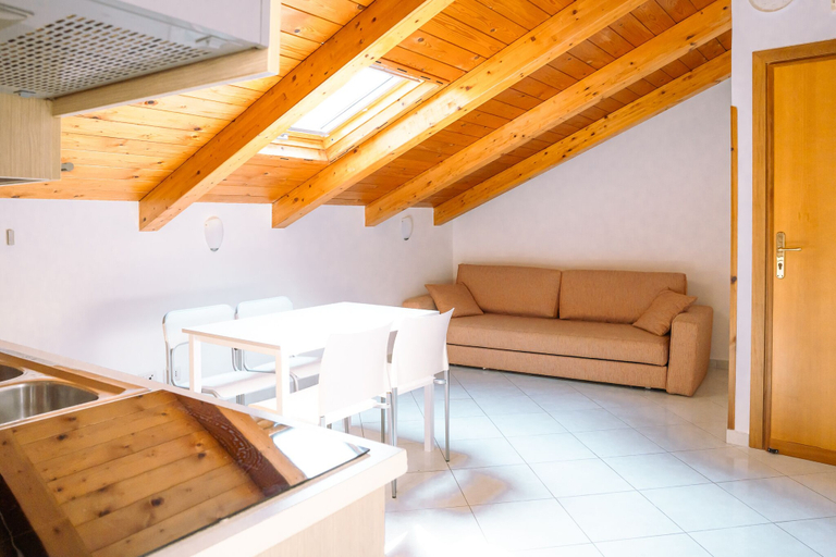 Others 5, Residenza Ester, Salerno