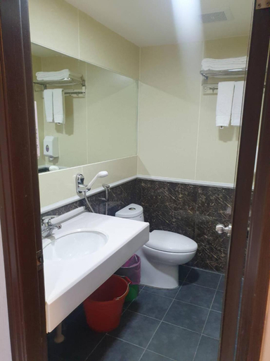 Bathroom 5, Chuanfu Hotel, Taichung