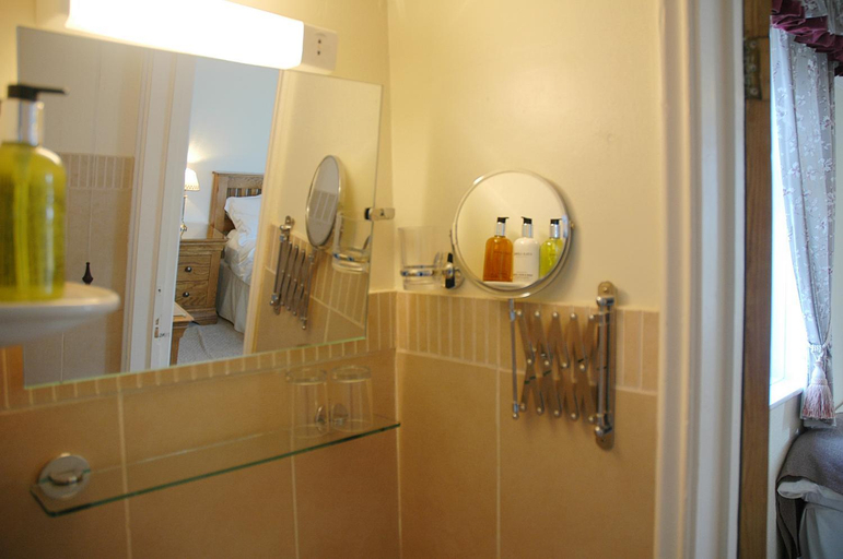 Bathroom 4, Newcourt Barton, Devon