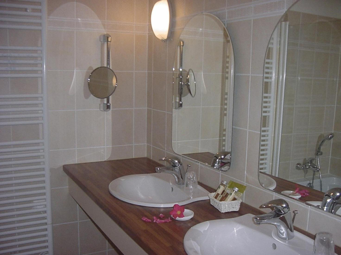 Bathroom 5, Hôtel Argi-Eder, Pyrénées-Atlantiques