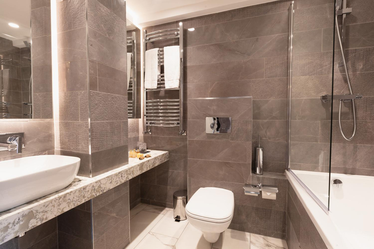 Bathroom 3, Clarendon Suites, Dublin