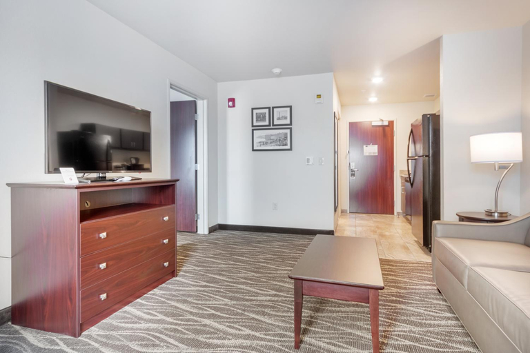 Bedroom, Cobblestone Hotel & Suites - Janesville, Rock