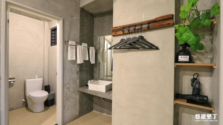 Bathroom 5, Lin's Forest, Pingtung