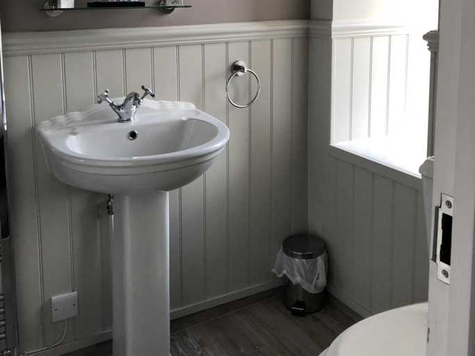 Bathroom 3, The Cornubia Inn, Cornwall