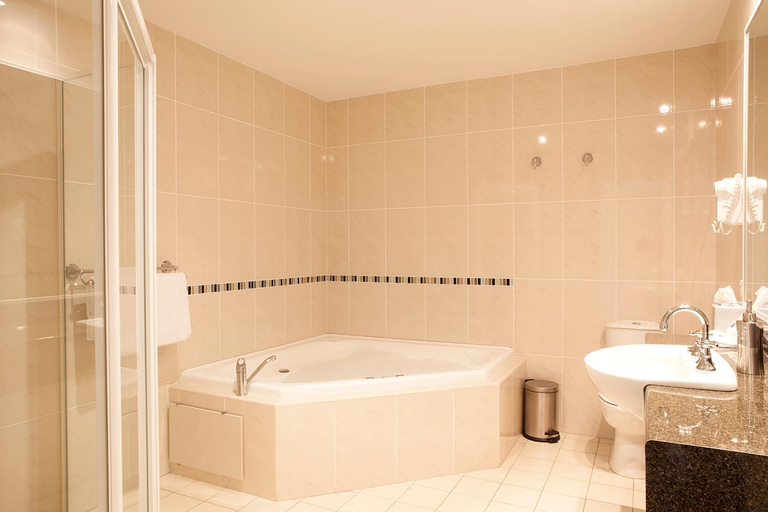 Bathroom 2, Mandarin Motel, Nambucca