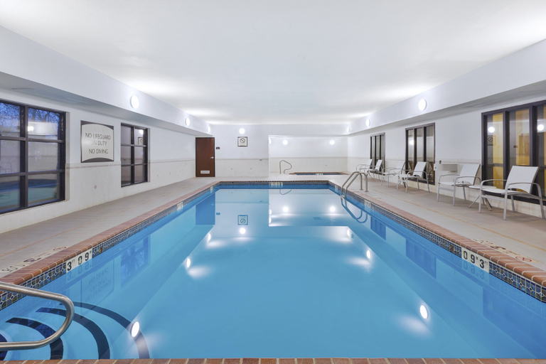 Sport & Beauty 4, Staybridge Suites COLUMBIA-HWY 63 & I-70, Boone