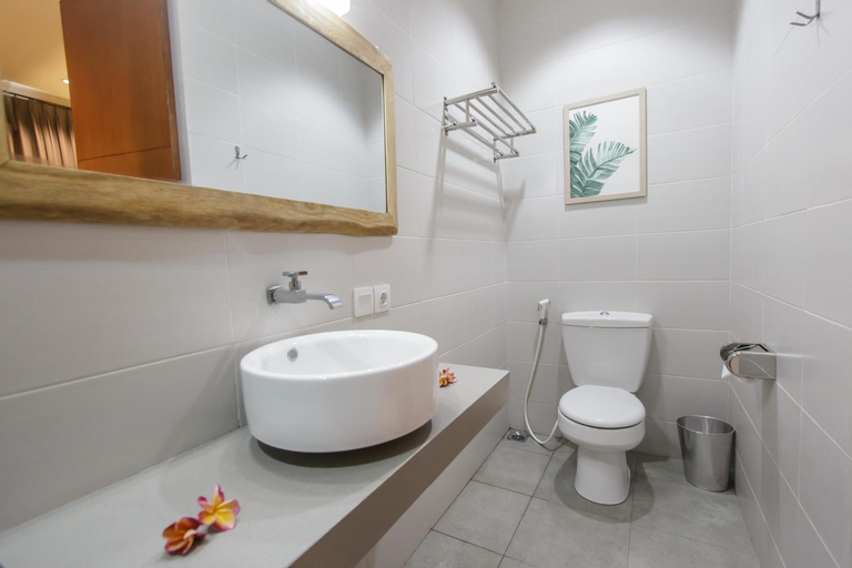 Bathroom 10