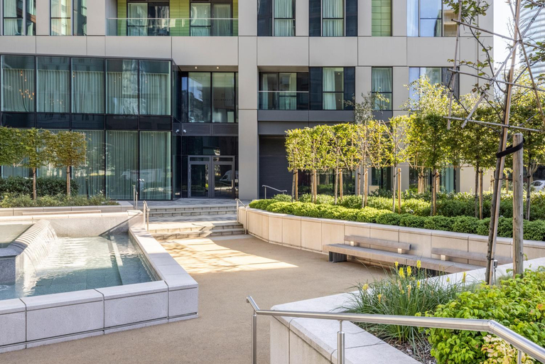 Sport & Beauty, Urban Rest Canary Wharf Apartments, London