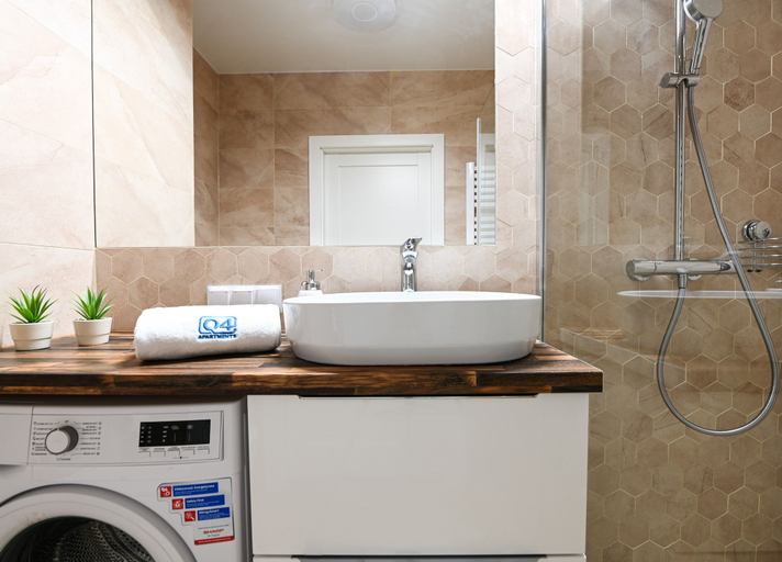 Bathroom 3, Aura 40 by Q4 Apartments, Gdańsk City