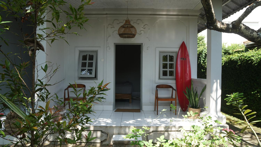 Exterior 1