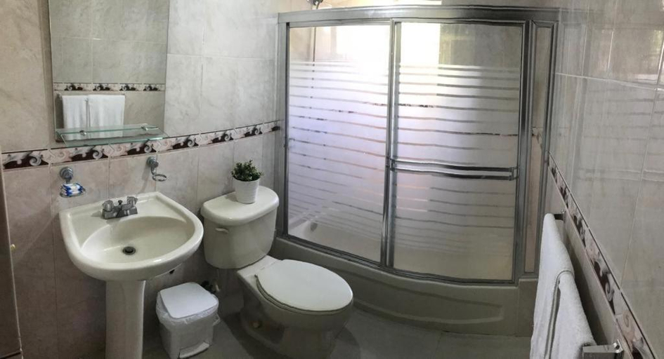Bathroom 4, Hostal Bella Epoca, Distrito Nacional