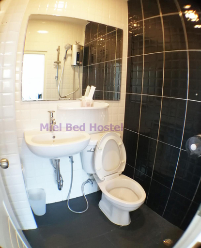 Bathroom 3, MIEL BED Hostel & Gallery, Muang Chiang Mai