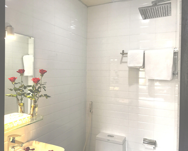Bathroom 3, Laurel Hotel, Huế