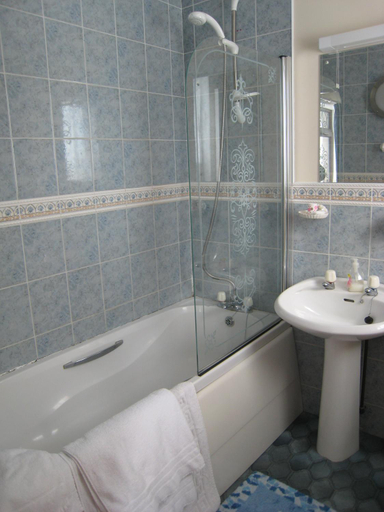 Bathroom 3, Herdshill Guest House, North Lanarkshire