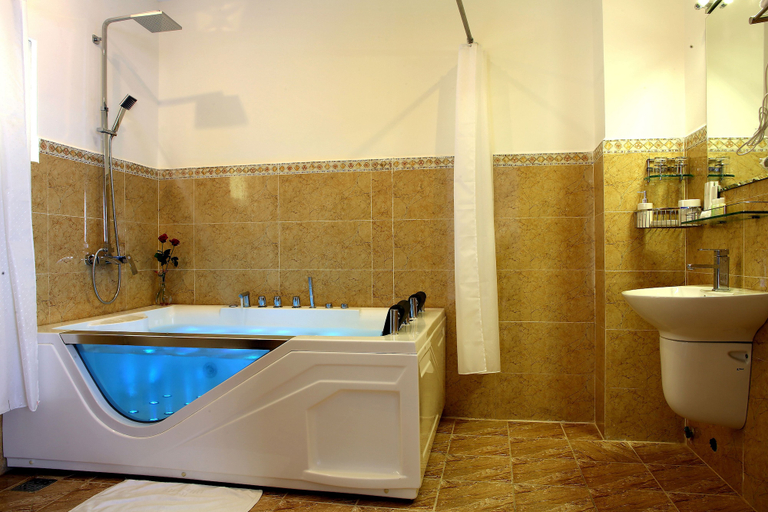 Bathroom 5, Thien Ha Hotel and Apartment, District 7